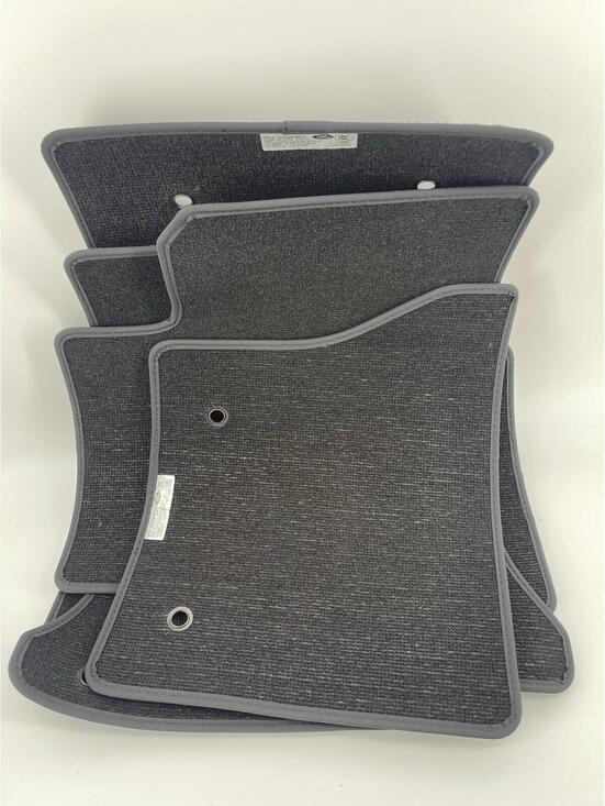 Other - Genuine OEM Land Rover 4Pc Gray Carpet Floor Mat Set Factory New 300269-870